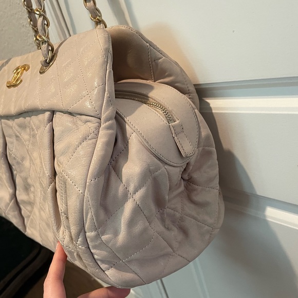 Authentic Chanel Iridescent calfskin Chic quilt bowling bag - Picture 4 of 16